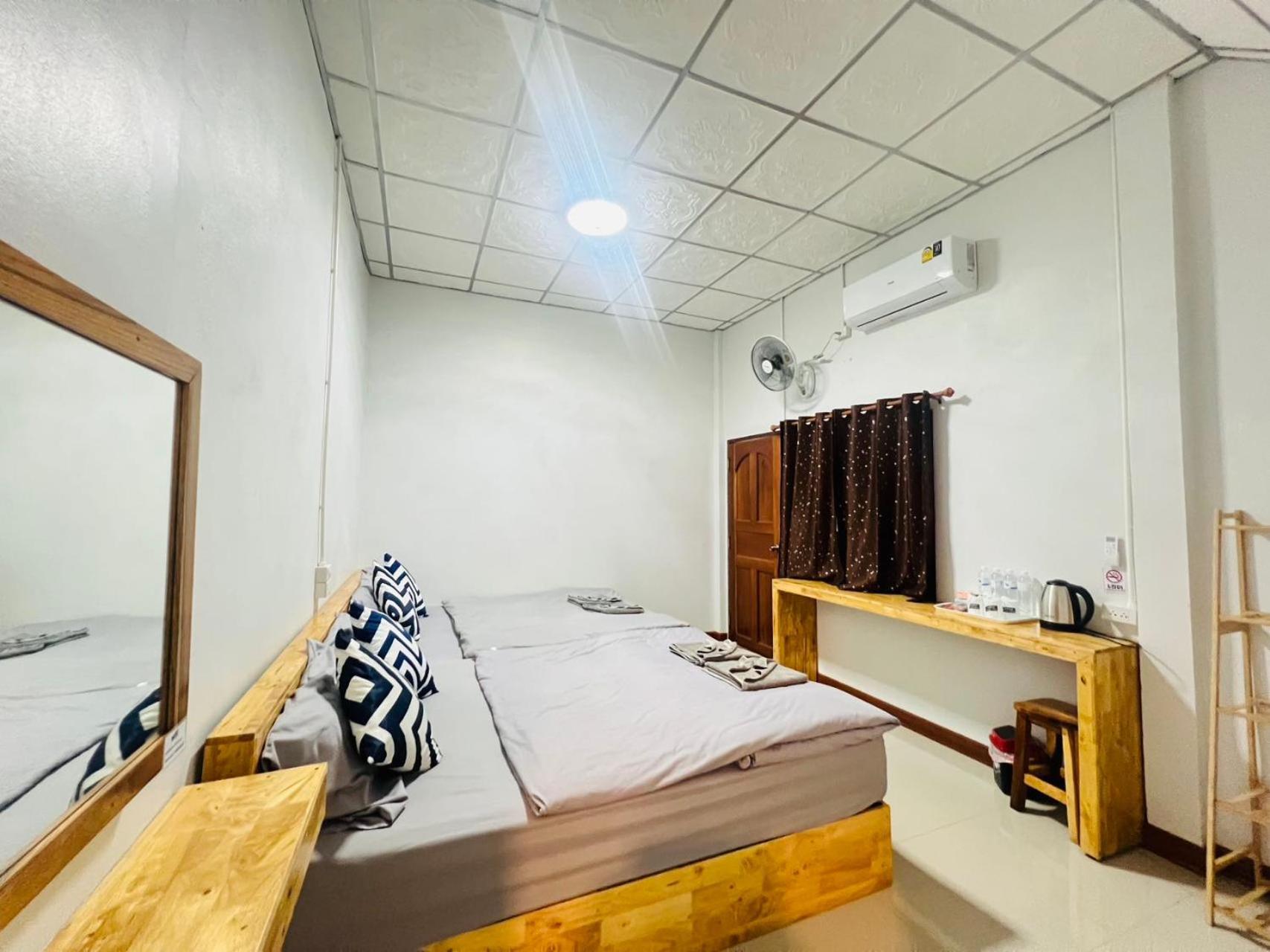 Lungwang Guest House Ban Rak Thai Екстериор снимка